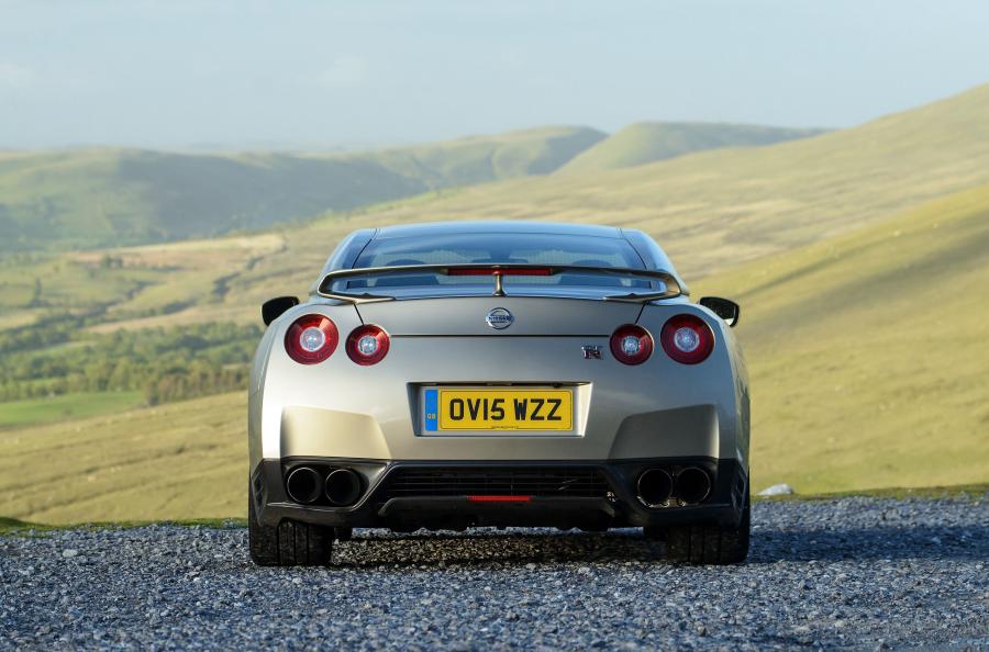  Nissan GT-R 45th Anniversary 2015 года  (UK) (фото 6 из 38)